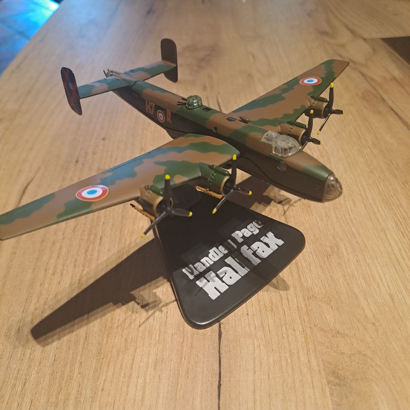 Kit di modellismo & Modellini statici: Handley Page Halifax – Nuovo (secondo la descrizione) da Arzier-Le Muids venduto da AlexEtz