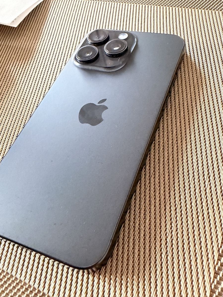 Apple Telefoni cellulari / Smartphones: iPhone 15 Pro Max Tint Black 256gb – Usato da Niederrohrdorf venduto da Dimi.K 1
