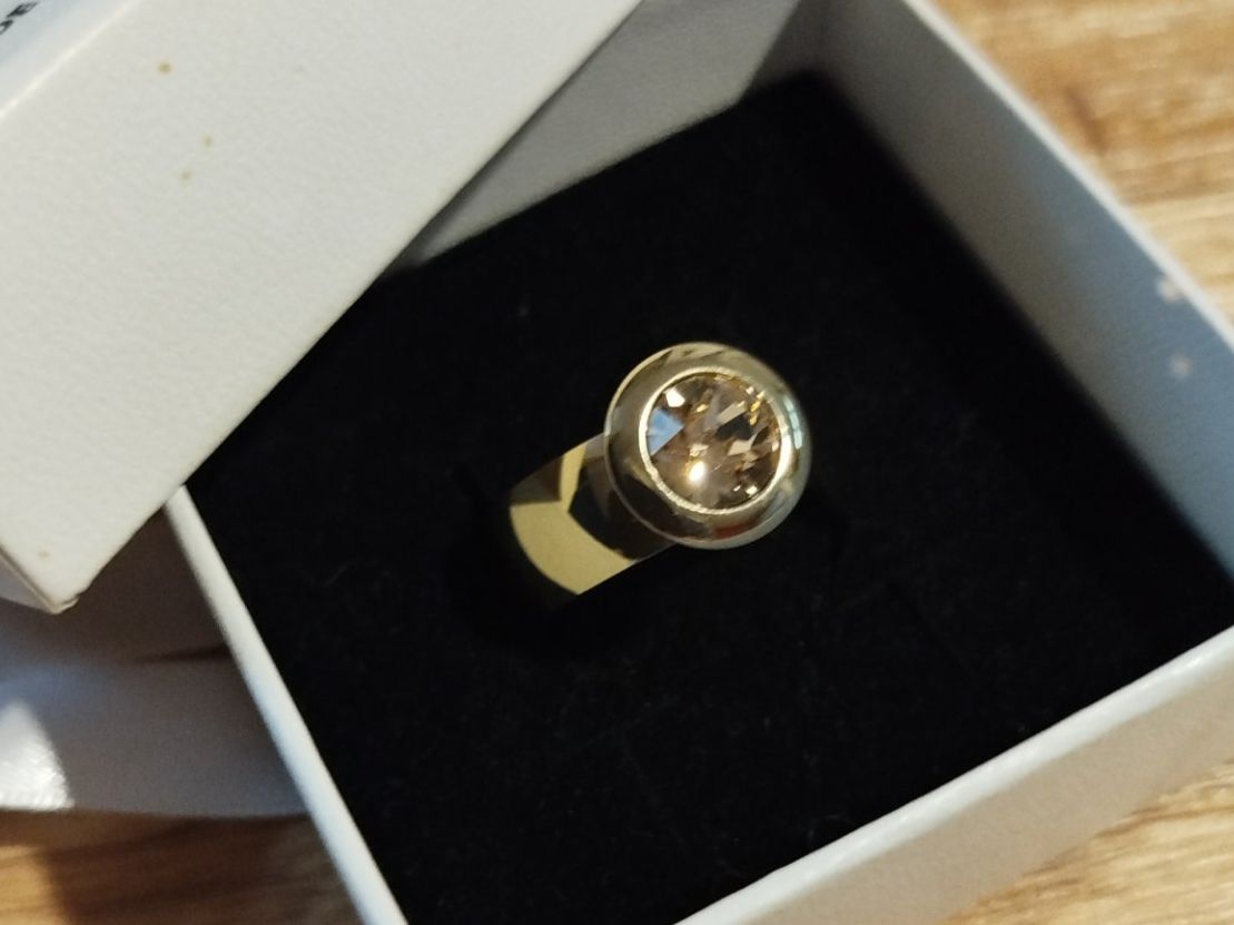 Anelli: Ring mit grossem Kristallstein, Grösse 56, schick! – Usato da Gränichen venduto da karthu