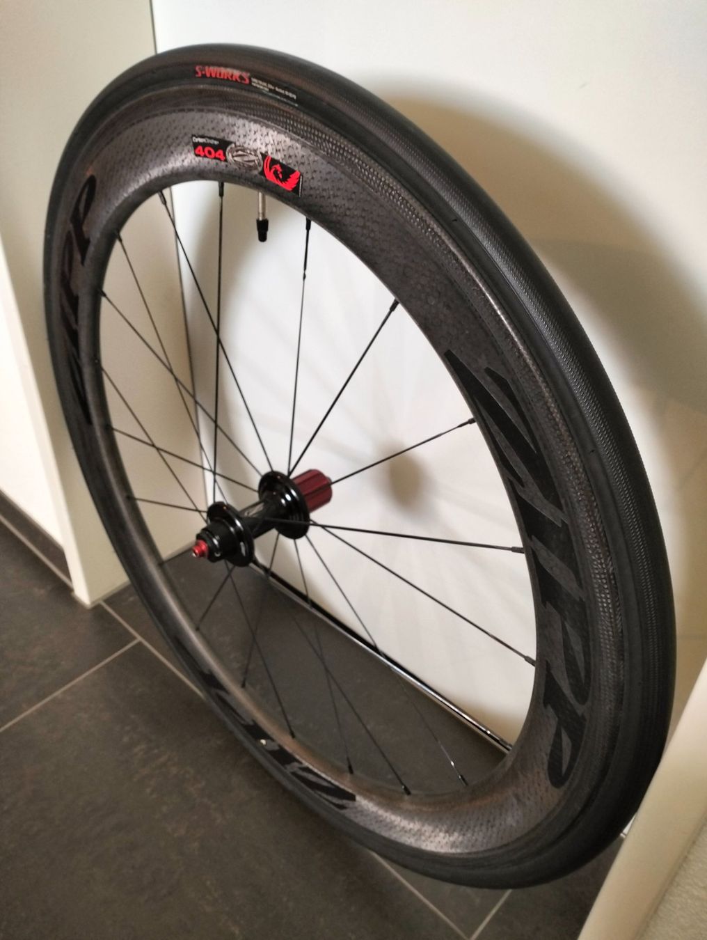 Zipp Pezzi di ricambio: Zipp 404 Firecrest Hinterrad (Defekt) – Difettoso da Uster venduto da KarlZH 7