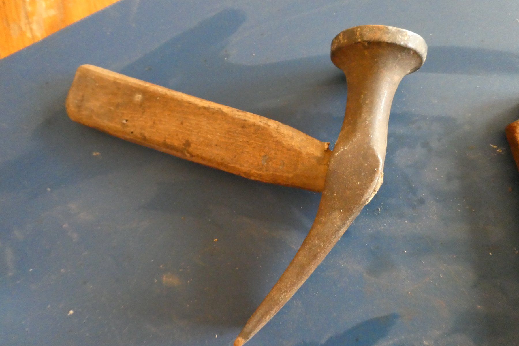 Tutti gli attrezzi: outils marteau /équerre – Usato da Fontaines NE venduto da monloisir 1