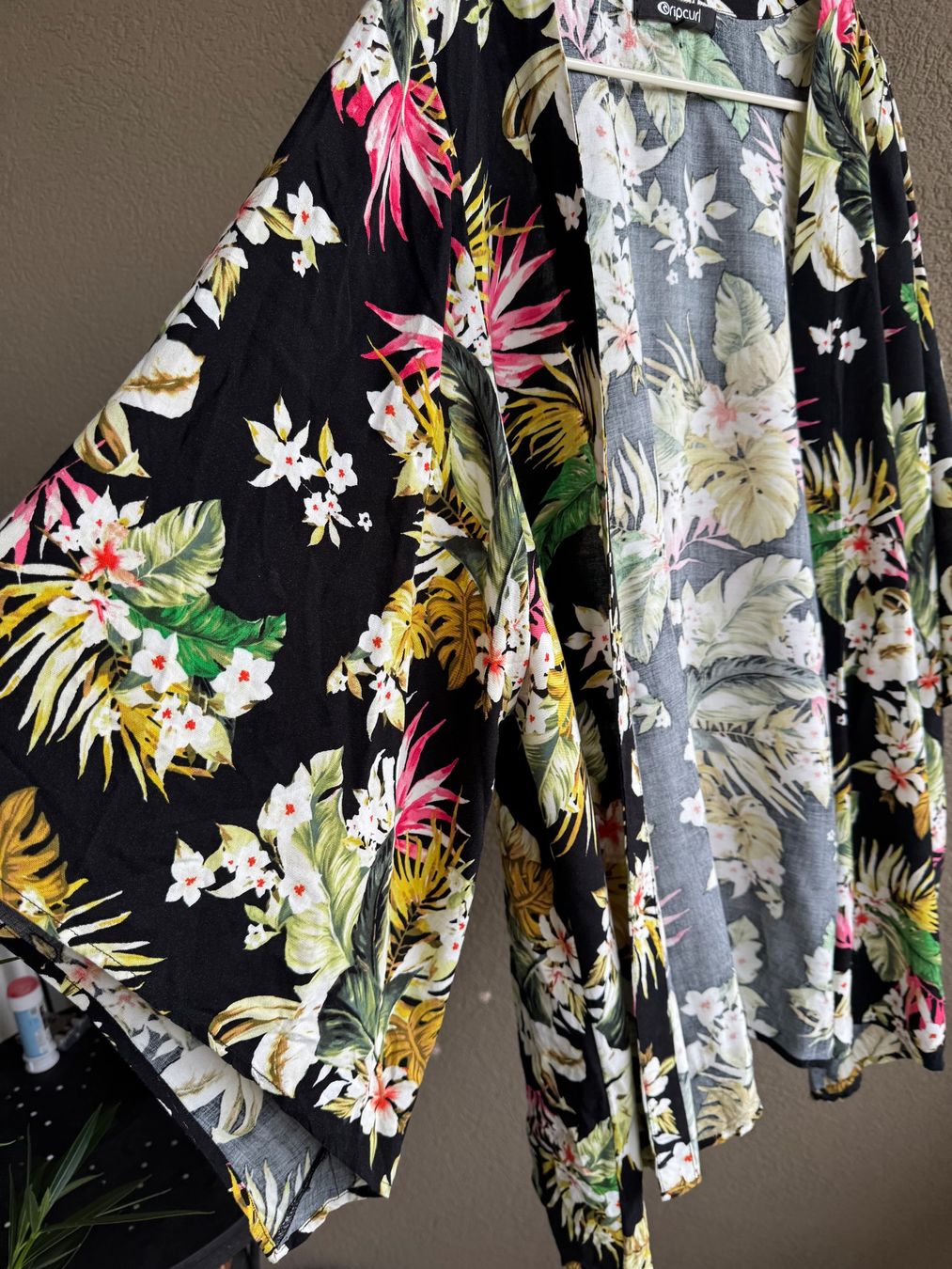 Arte internazionale: Strand Kimono Ripcurl Gr s – Usato da Thun venduto da Iriska77 2