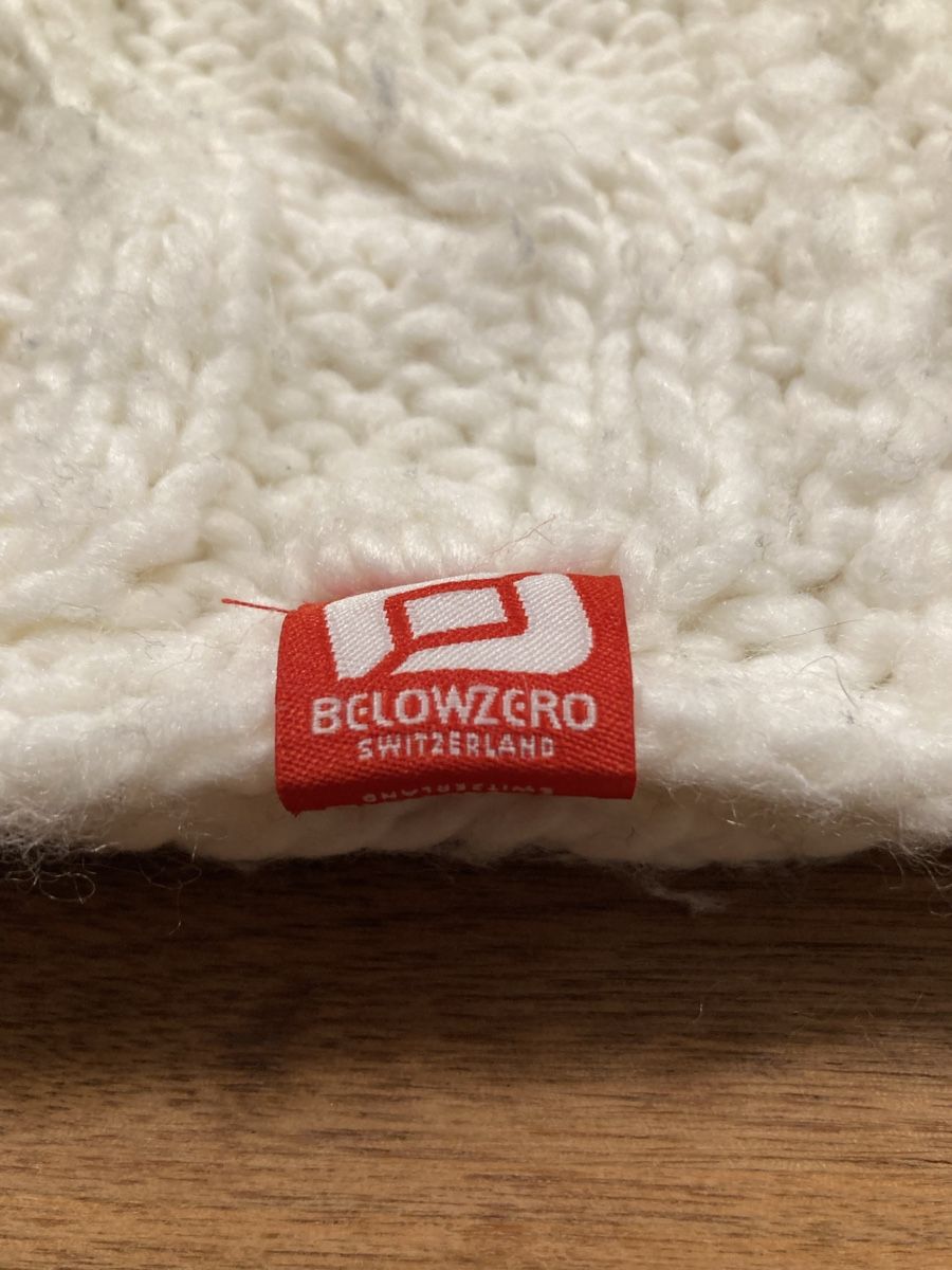 Altro in  Abbigliamento & Accessori: Weisse Bommel Kappe – Usato da Kesswil venduto da Branca-01 1
