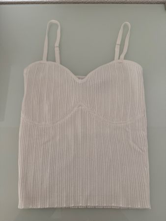 Feines Rippen-Top in Weiss, neuwertig - Perfekt für den Somm