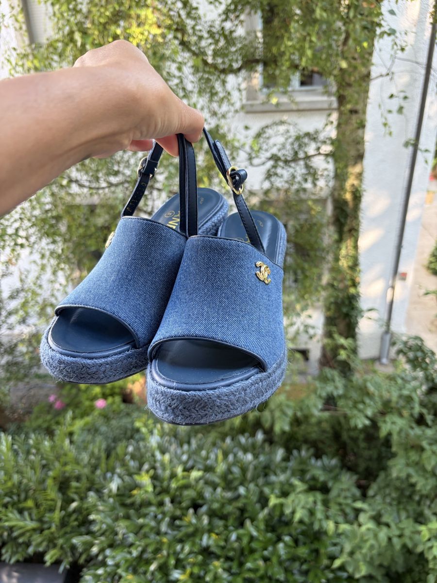 Scarpe da donna: Chanel Sandals – Nuovo (secondo la descrizione) da Zürich venduto da modcoss 1