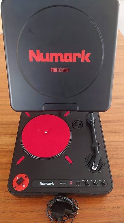 Numark Giradischi: Numark PT01 Scratch Portable Turntable Plattenspieler – Usato da Pfaffhausen venduto da Voe