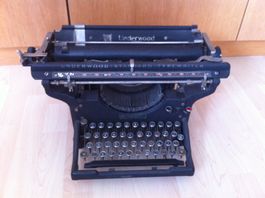 antike Schreibmaschine "Underwood"