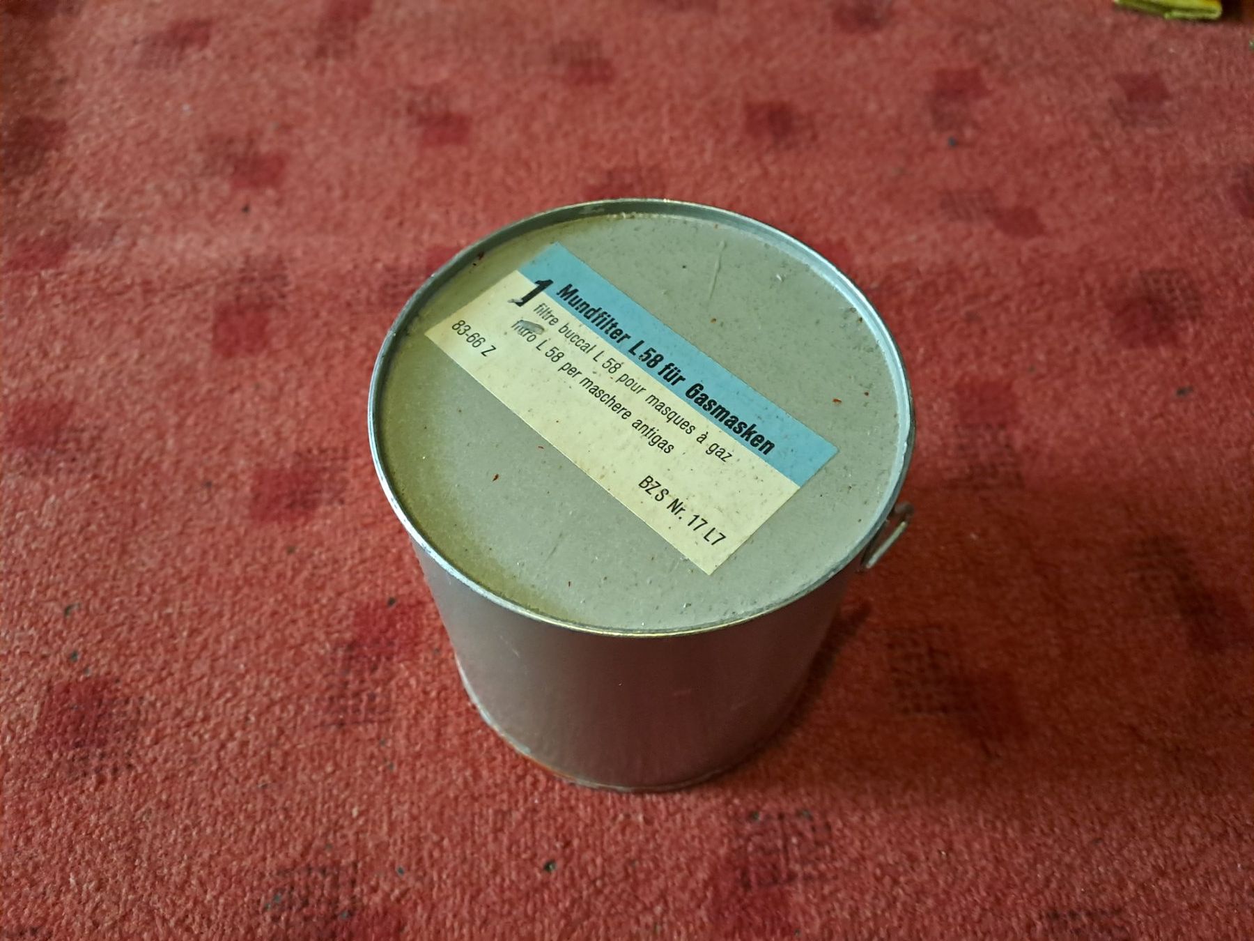 Schweizer Armee Uniformi: 1 Gasmaskenfilter in Dose – Usato da St.Gallen venduto da Infanteriewerk