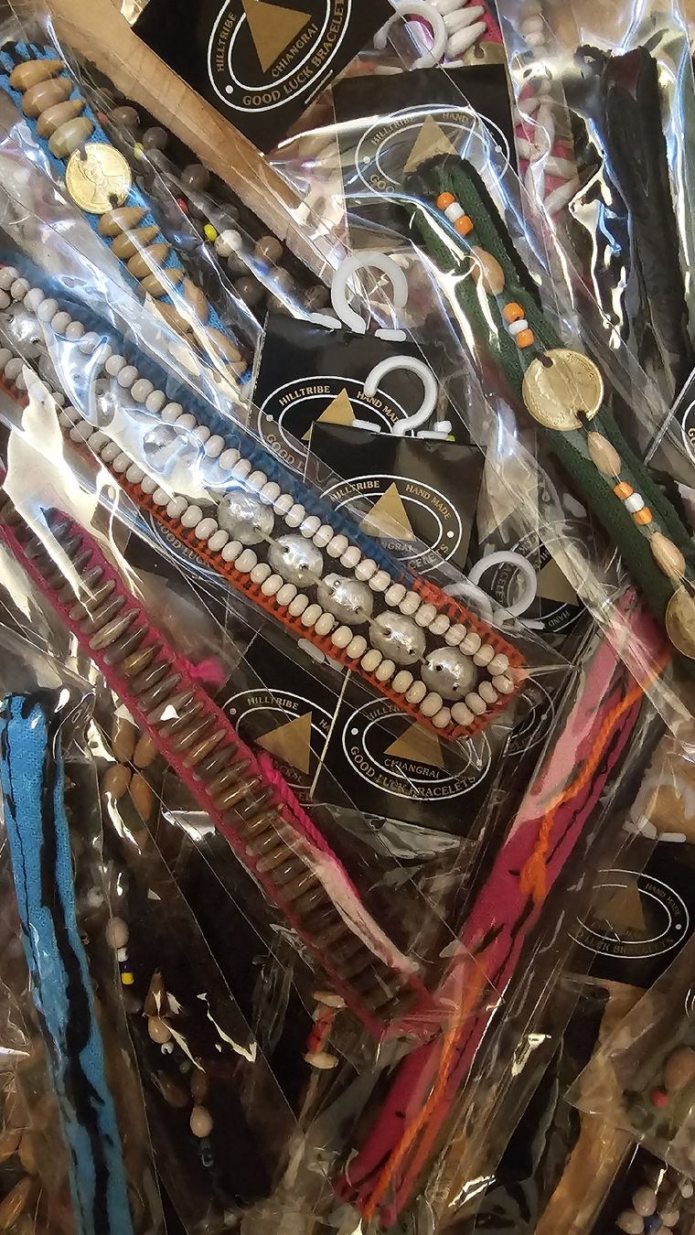 Bracelets: Armbändeli NEU Armkette über 40 Stk – Neuf avec emballage d'origine à Zürich par ZH-Vintage 1