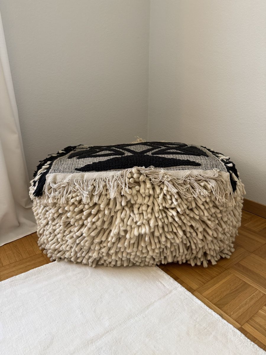 Interio Hocker: Gemütlicher Pouf / Sitzkissen mit Fransen – Gebraucht aus Zürich von Argos_90 1
