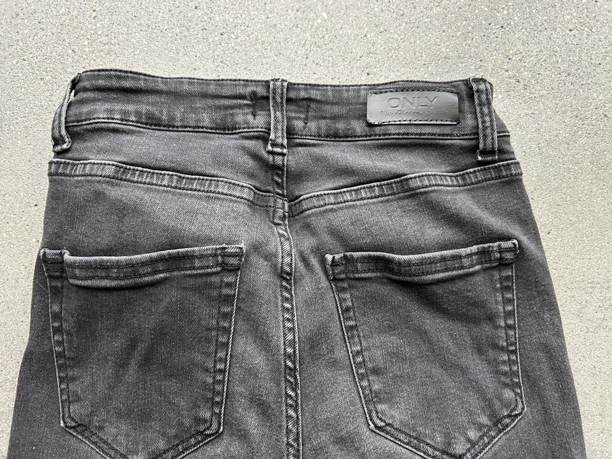 Only Jeans: schwarze Jeans von Only - Grösse 34 – Gebraucht aus Rorschacherberg von Kpas 2