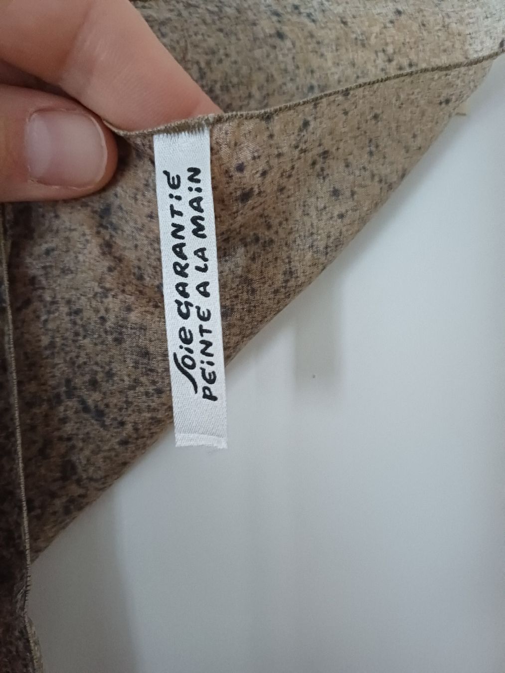 Foulard & Sciarpe: Handgefärbtes Seidenfoulard – Usato da Zürich venduto da Avocadokern 2