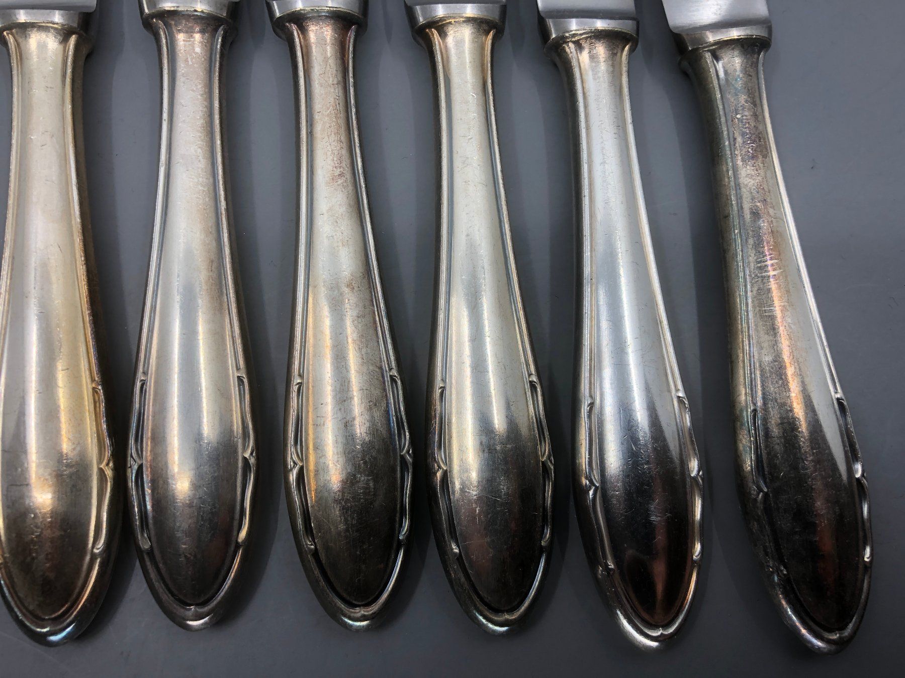 Besteck: 8 Tafelmesser versilbert – Gebraucht aus Basel von Tiabeanie 7