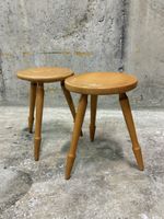 Zwei schöne Holz-Hocker/Taburettli