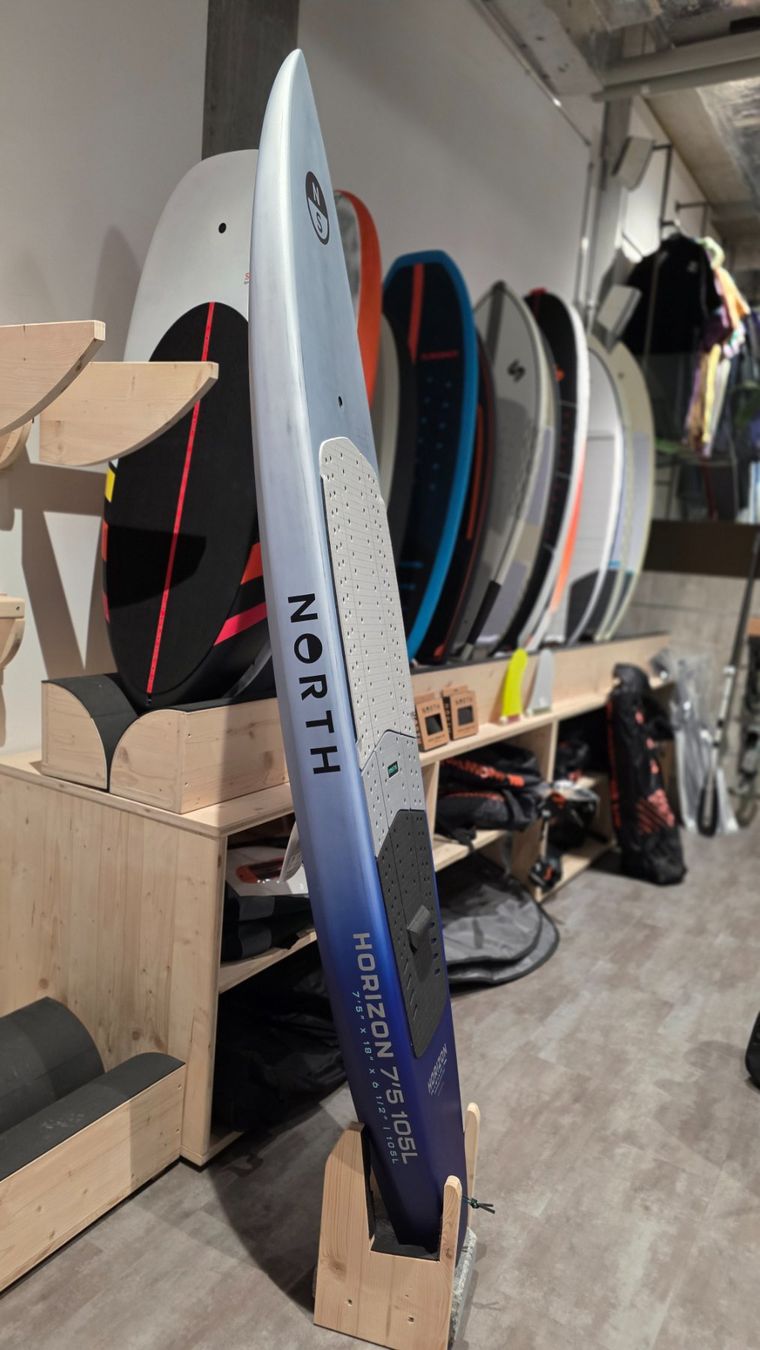 North Surfboards & Schwimmbrette: Downwind Foil Board North Horizon 7'5'' – Neu (gemäss Beschreibung) aus Ebikon von Surfside-GmbH 3