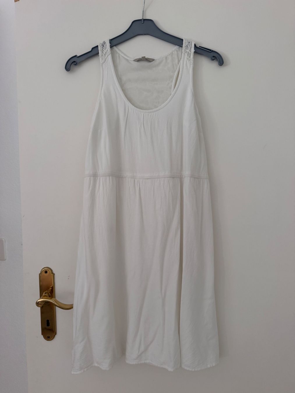 Robes: Deux robes dos TAILLE M – D'occasion à Villeneuve VD par jxste_dani