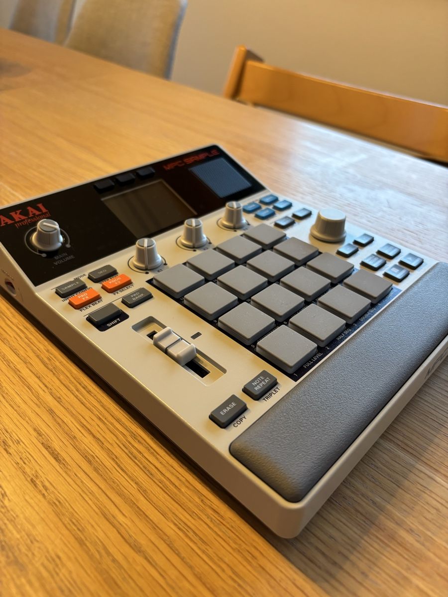 Akai Musikinstrumente: MPC Sample neuve + Deck de protection  – Neu und originalverpackt aus Villars-le-Terroir von Mezdef 8