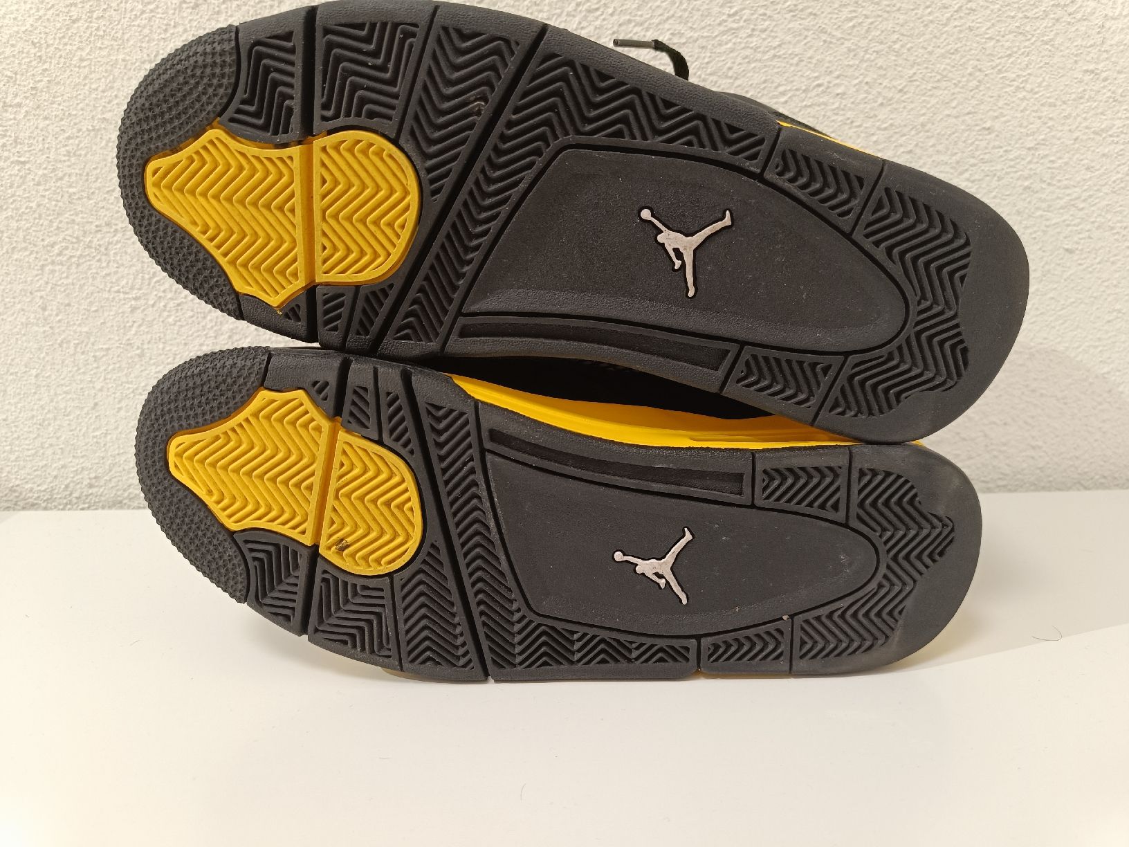 Jordan Scarpe da uomo: Jordan 4 Thunder – Nuovo (secondo la descrizione) da Dietikon venduto da Sunriseplace1010 3