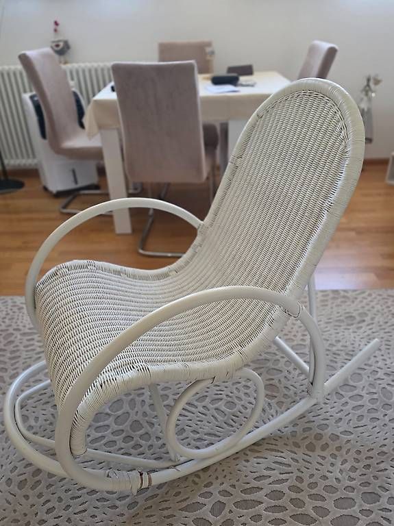Stühle: Eleganter Schaukelstuhl in Weiss – Gebraucht aus Riehen von tan_m7qk 2