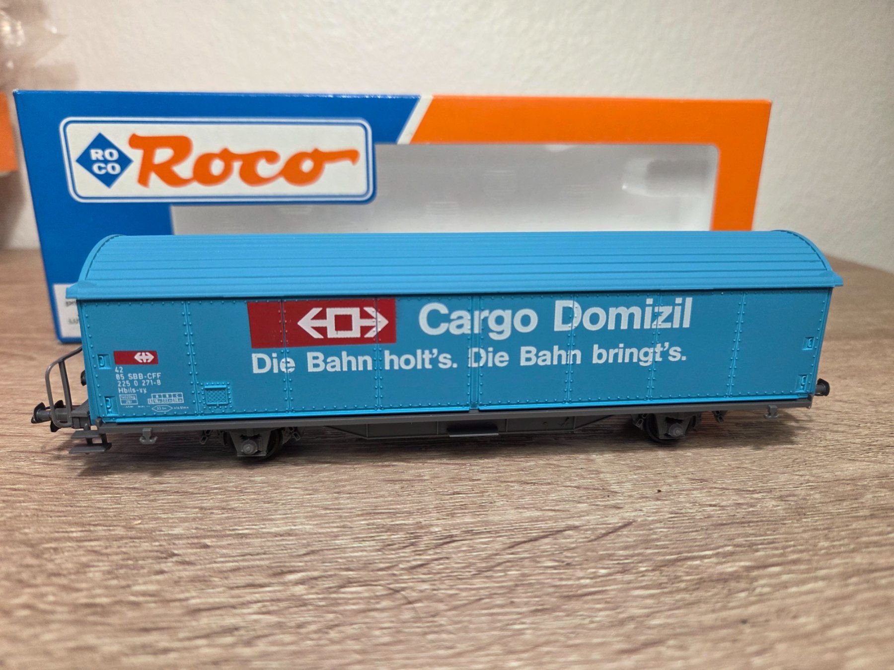 Roco Modellini di ferrovie: Roco 291034 Güterwagen Cargo SBB H0 – Nuovo e nell'imballaggio originale da St-Aubin-Sauges venduto da Lo_Go 1