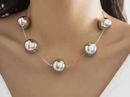 Collana con sfere grandi in metallo argento nuovo