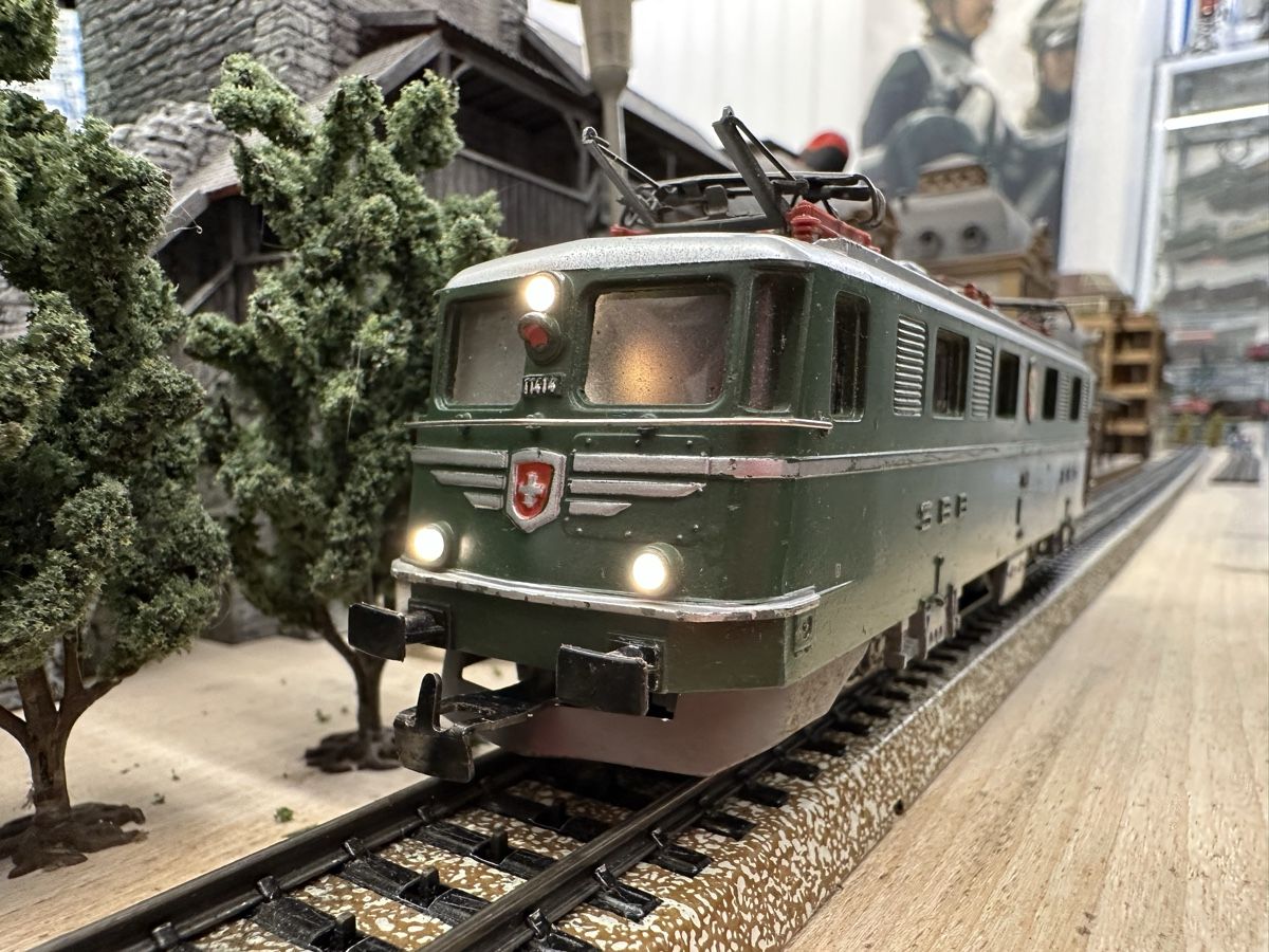 Märklin Modelleisenbahnen: Märklin 3050 SBB Ae 6/6 Bern – Gebraucht aus Lupsingen von New-Haven