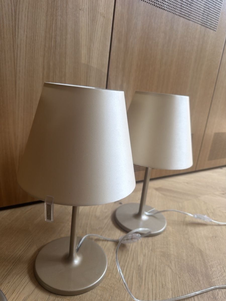 Artemide Lampade: Artemide Steh- und 2 Nachttischlampen-Set – Usato da Pfaffhausen venduto da NFIZH 5