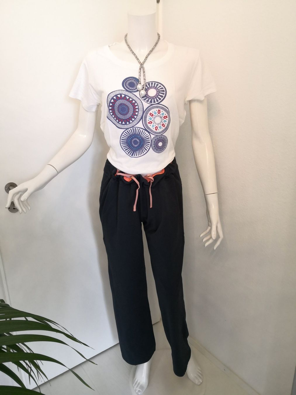 Tchibo Pantaloni: 🤩TCHIBO JOGGING-HOSE DUNKELBLAU – Nuovo (secondo la descrizione) da Olten venduto da Naja-Twins-Twins 1