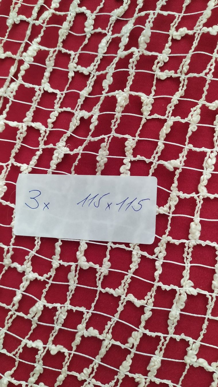 Vorhänge: 3 grossmaschige Vorhänge 115x115 cm – Gebraucht aus Chezard St-Martin von Loucail 2