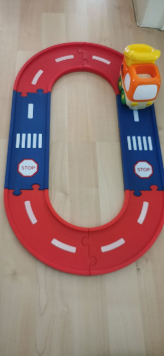 Rennbahnen: Circuit voiture enfant – Gebraucht aus Tavannes von shannonmeylan2003