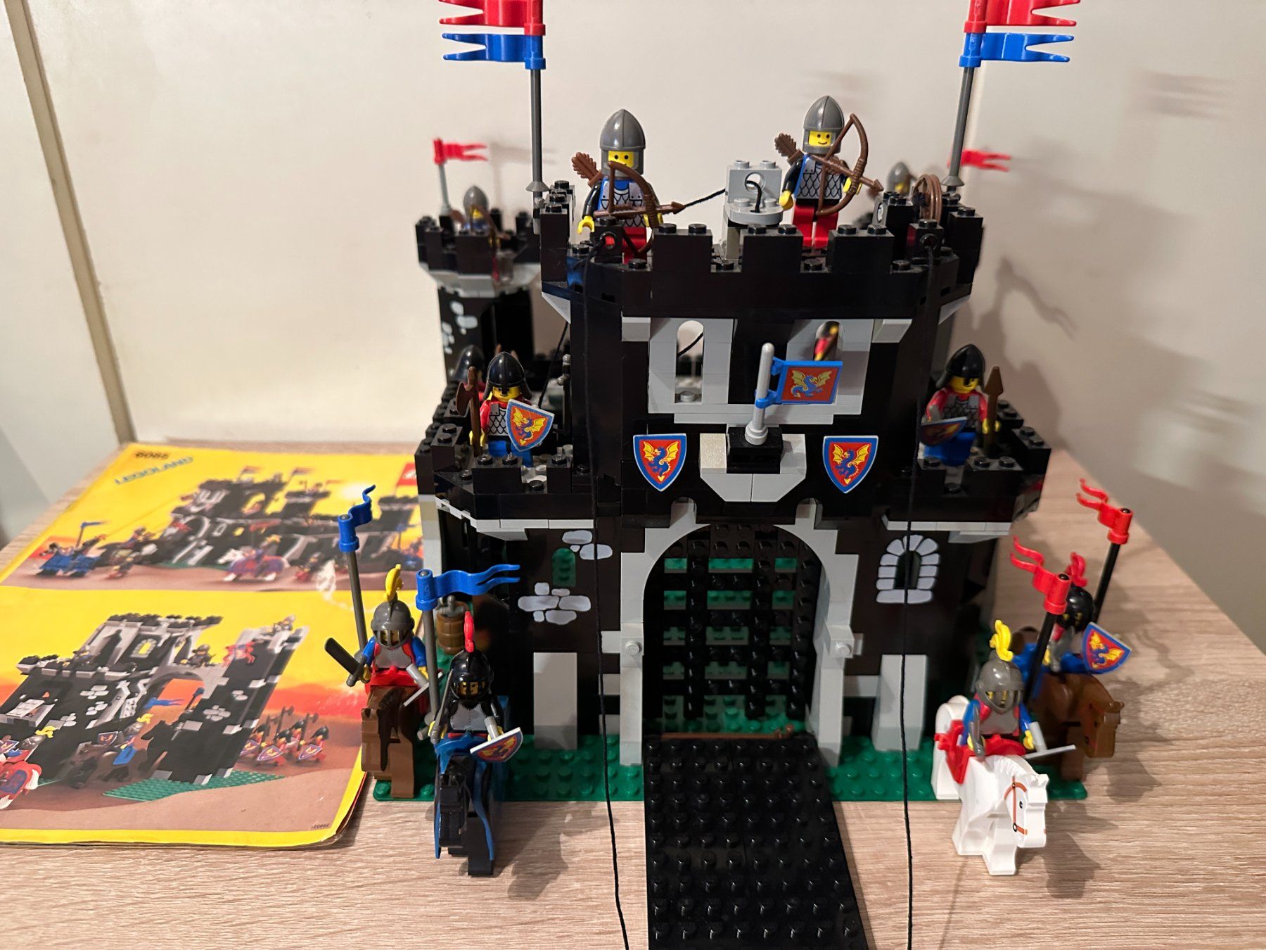 Lego Baukästen: LEGO Ritter 6085 Black Monarch's Castle – Gebraucht aus Basel von