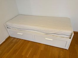BRIMNES Tagesbett mit Schubladen und inkl. 2 Matratzen