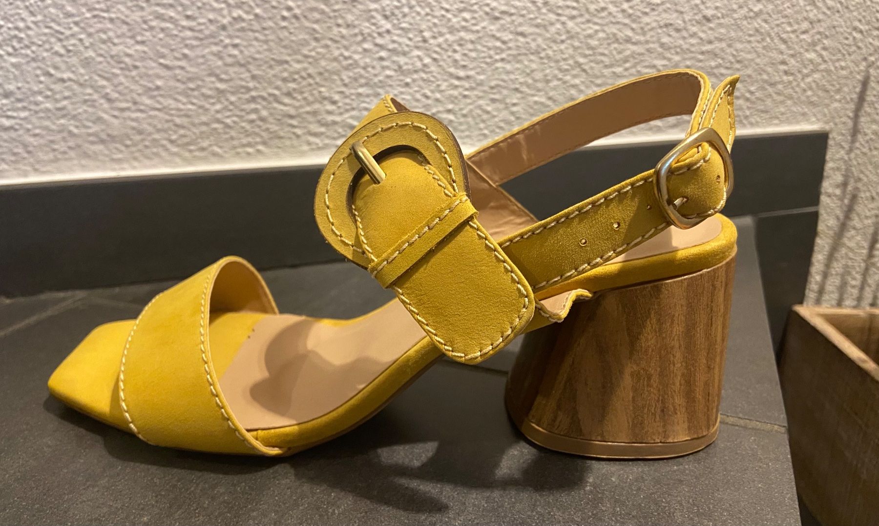 Scarpe da donna: Sommerliche Sandalen Grösse 37 – Nuovo e nell'imballaggio originale da Ebersecken venduto da man_8rw8 2