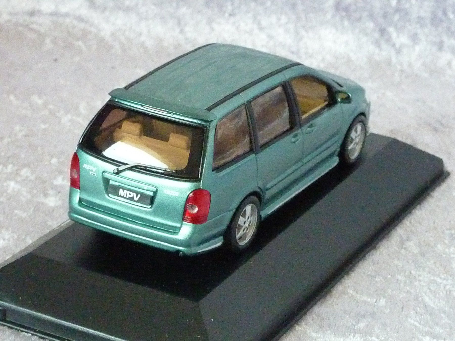 Mazda Voitures modèles: Mazda MPV 1:43 – Neuf avec emballage d'origine à Dürrenäsch par modellautos4you 3