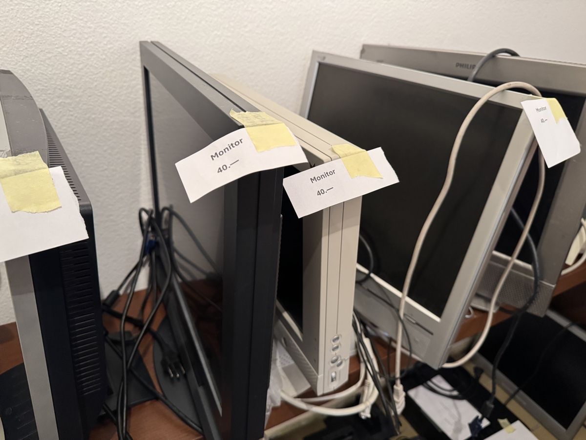 Monitore: Monitor Konvolut – Gebraucht aus Basel von sch_9g6x 3