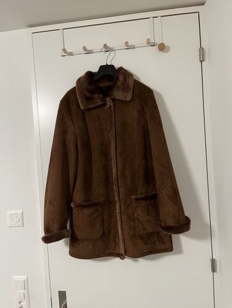 Brauner Wintermantel Gr. 38/40 warm gefüttert, top Zustand