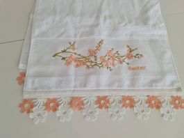 Handtuch mit Spitzenbordüre apricot/weiss