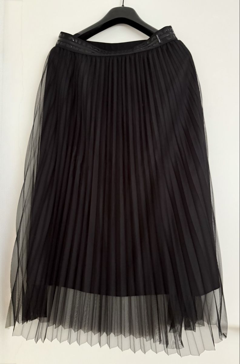 Marc Cain Gonne: Marc Cain Black Pleated Skirt - Size N3 – Usato da Zollikerberg venduto da MK-13
