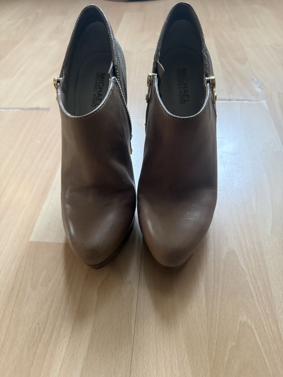 Michael Kors Scarpe da donna: Michael Kors Stiefeletten Leder beige Grösse 37 – Usato da Zürich venduto da Supron01