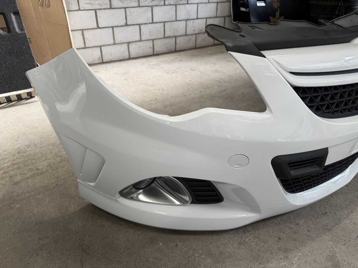 Opel Tutti pezzi di ricambio auto: Opel Corsa D OPC Stosstange Facelift – Usato da Schaffhausen venduto da sabdiu 1