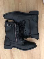Schwarze Schnürstiefel Gr. 39, neuwertig!