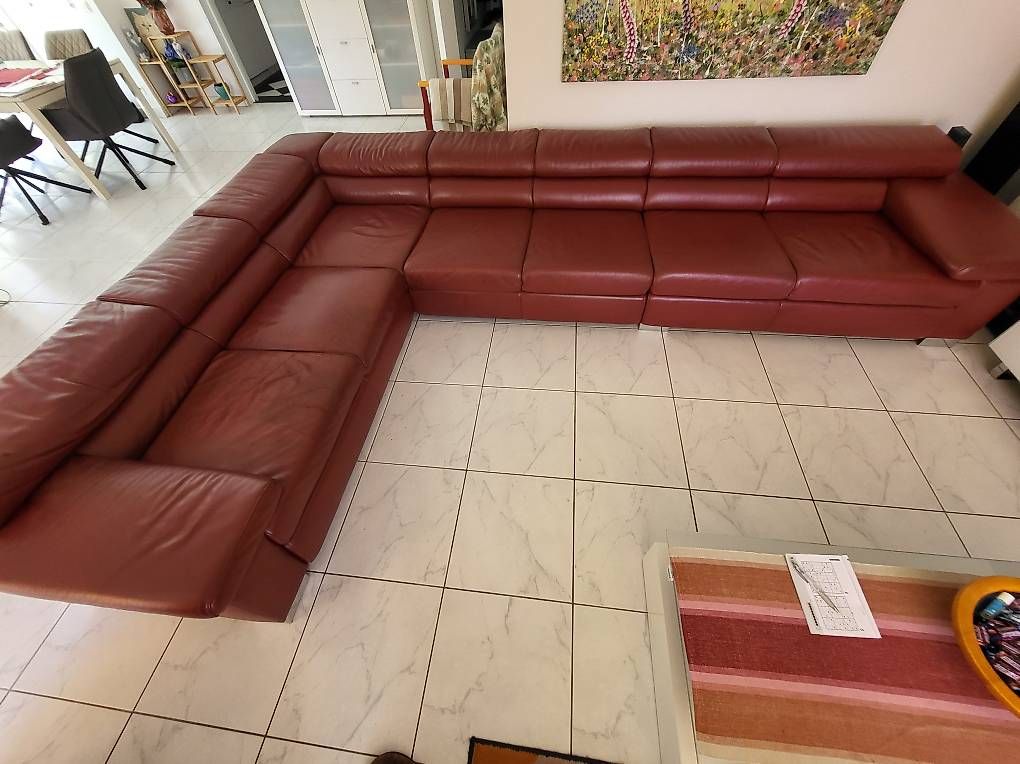 Divani: Leder-Ecksofa dunkelrot inkl. Hocker  CHF 200, Abholung – Usato da Obfelden venduto da T177aa