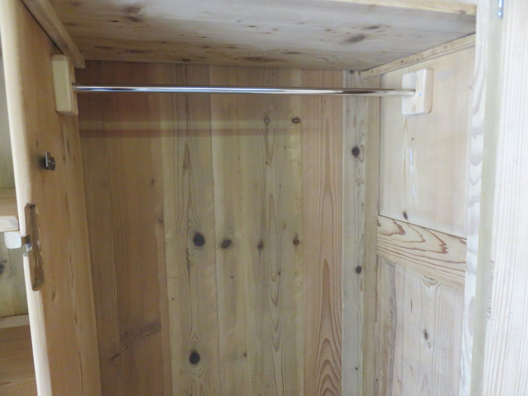 Armadi: grosser antiker Tannen-Schrank – Usato da Ruswil venduto da Mfladibus 6