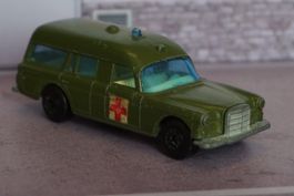 Matchbox Mercedes Binz Ambulance Militär COOL !!!!!!!!!!!!!!