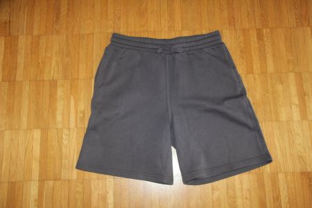 dunkelgraue Shorts in der Grösse 146