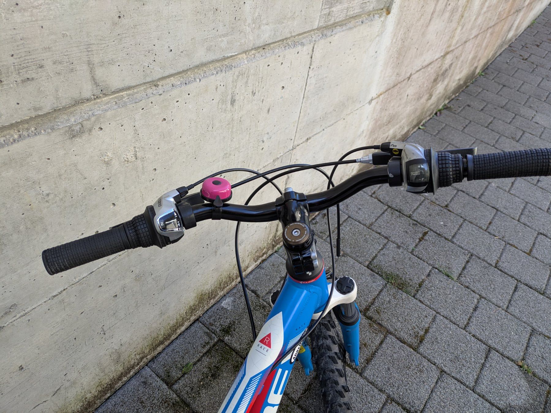 Cube Biciclette: Cube Kid 240 blue' n'white' n' flashred 24'' – Usato da Kriens venduto da jaku 5