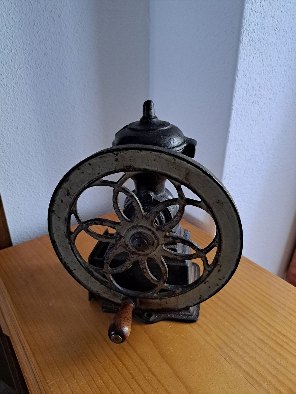 Macchine per caffè & Macchine per espresso: Kaffeemühle Gusseisen antik – Usato da Wettingen venduto da ML03