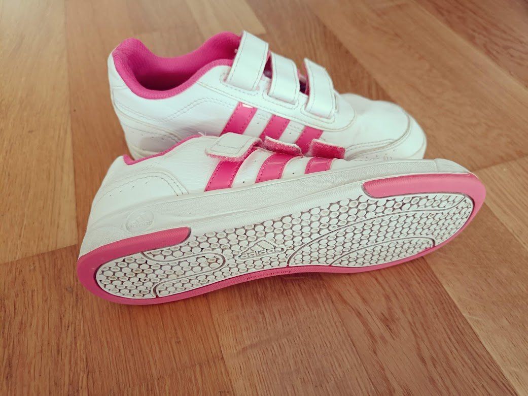 Chaussures filles: Adidas Sneaker Grosse 33 – D'occasion à Dietlikon par Dietlikon_Verkauf 1