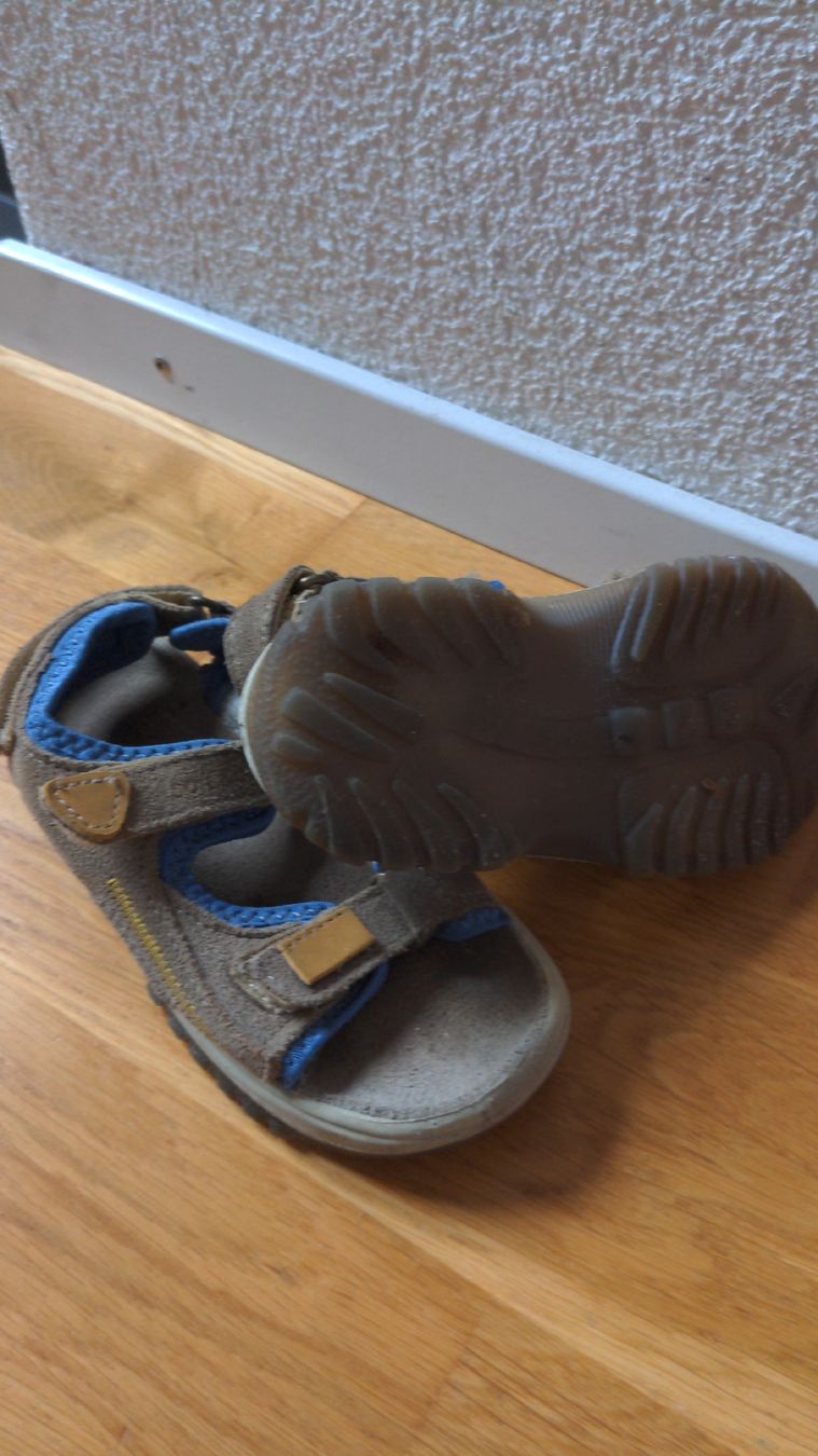 Scarpe per ragazzi: 4 Paar Schuhe Gr. 24 – Usato da Sutz venduto da Rawypp 3