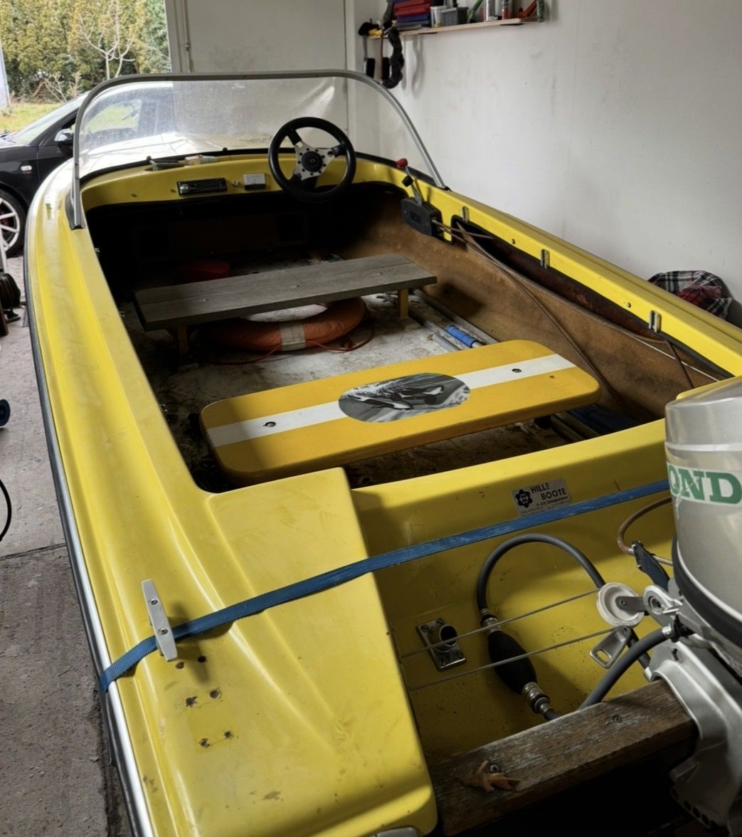 🚤 Kleines Motorboot mit 8 PS Motor & Strassentrailer . (Defekt) in ...